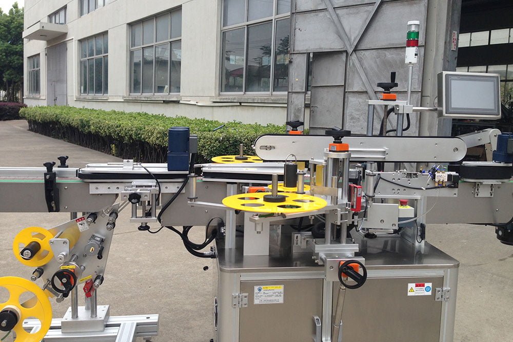 Máy dán nhãn chai vuông