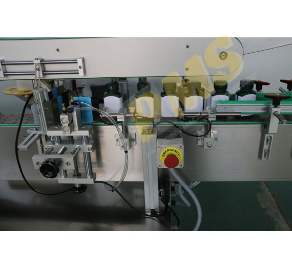 Máy dán nhãn chai vuông