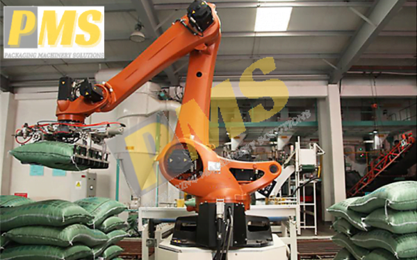 Robot bốc xếp hàng lên pallet