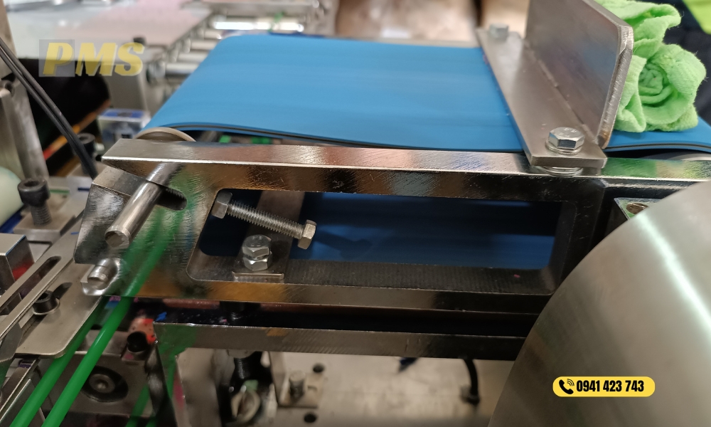 máy dán nhãn bút chì